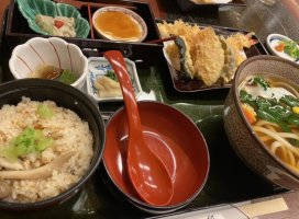 夜ご飯はこちら食べました🥰京都のおうどんってなんでこ…